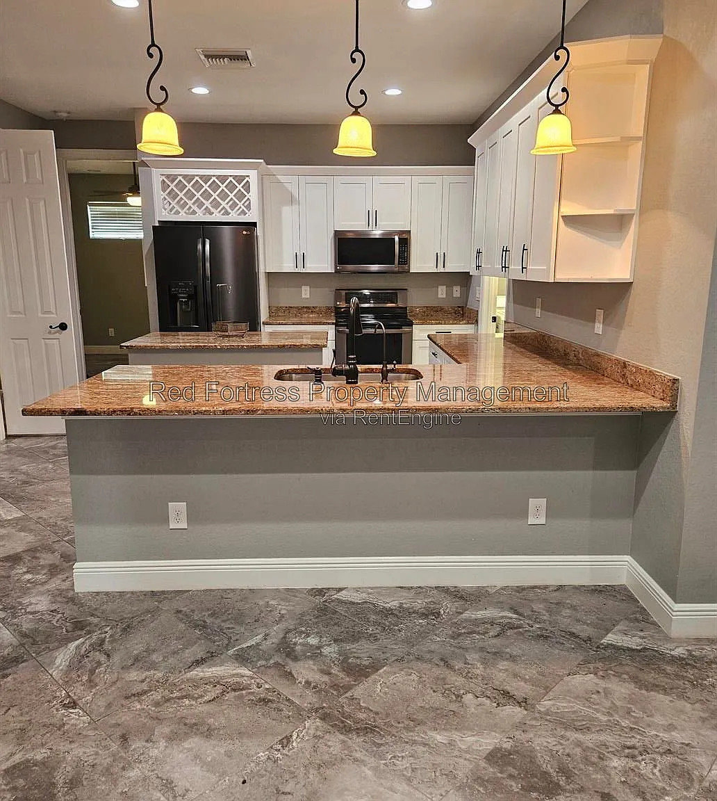 3 bed, 3.5 bath, 1752 sqft, $2,300 — Photo 4