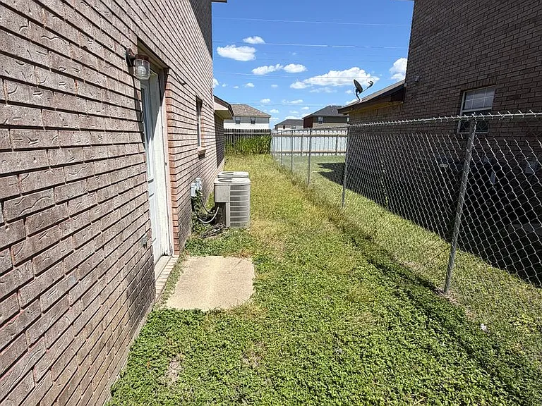4302 Alan Kent Dr — Photo 2