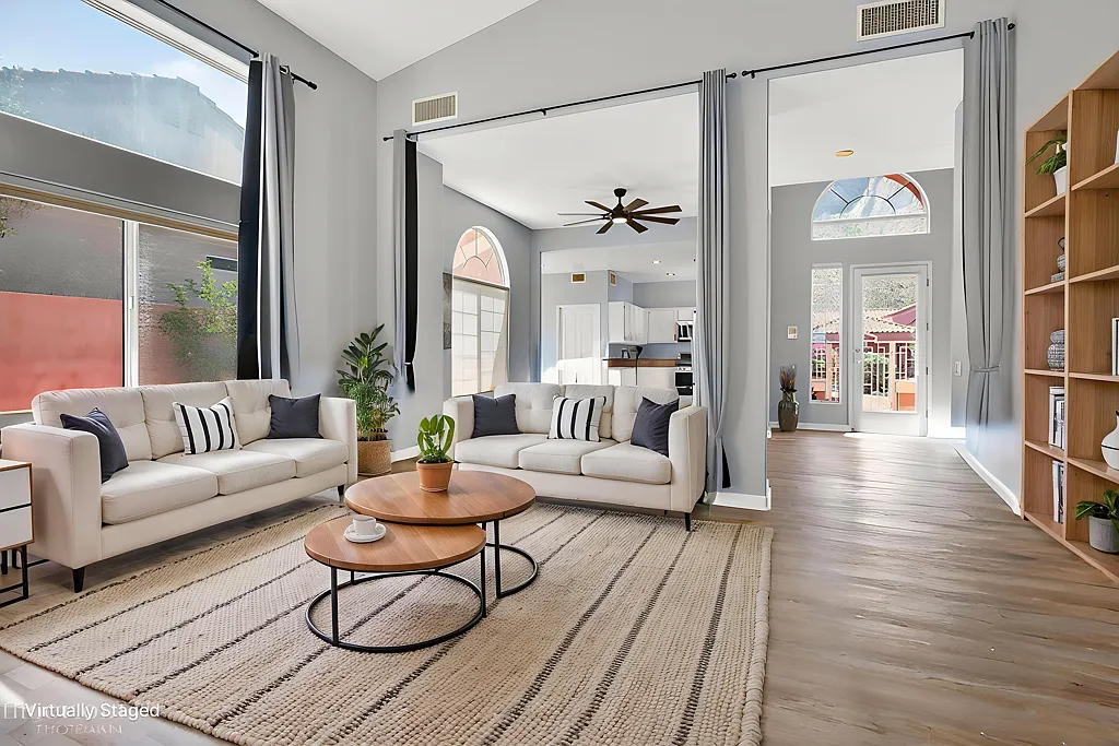 Mountain top house with jaw dropping views! Luxury Rental for snowbirds and executives — Photo 3