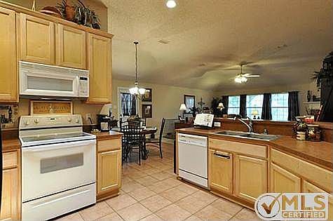4th image of 5921 Sidney Ln