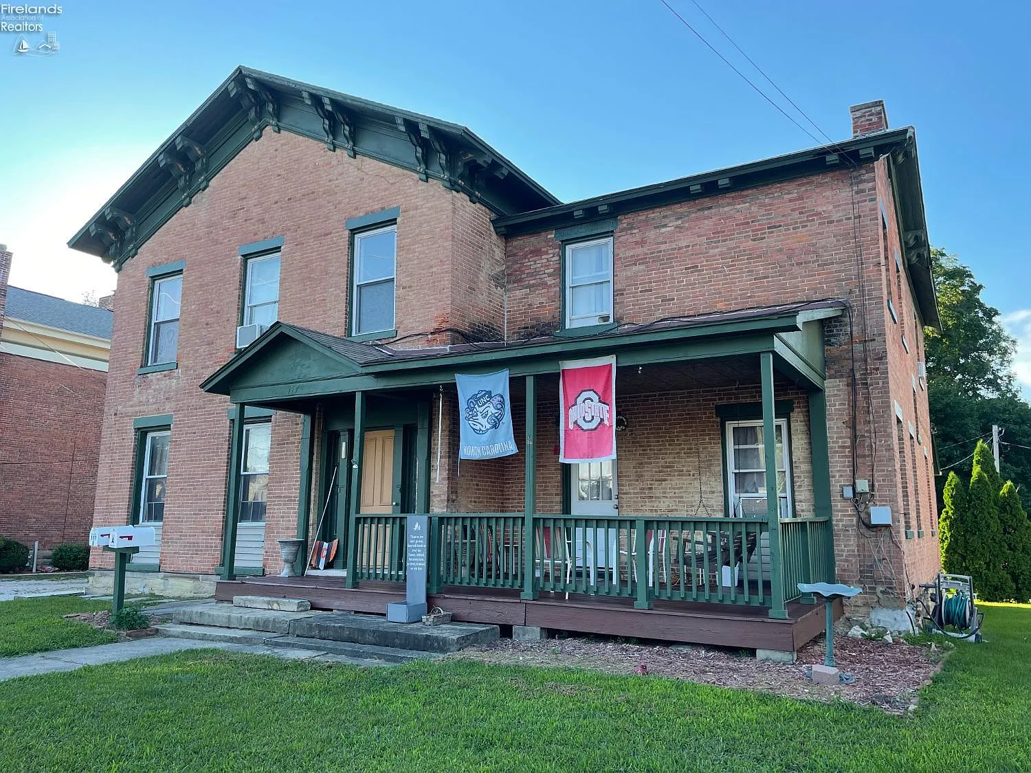 117 E Main St photo 1