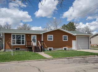 425 5th Ave NE, Killdeer, ND 58640
