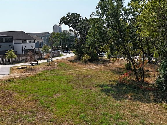 5th image of Prairie St