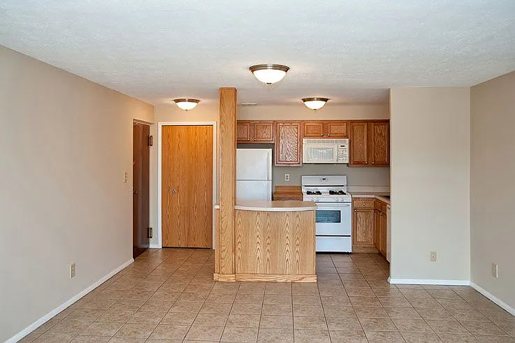 Regency Apartments — Photo 34