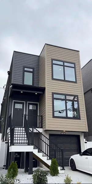 132 E Holsman St — Photo 1