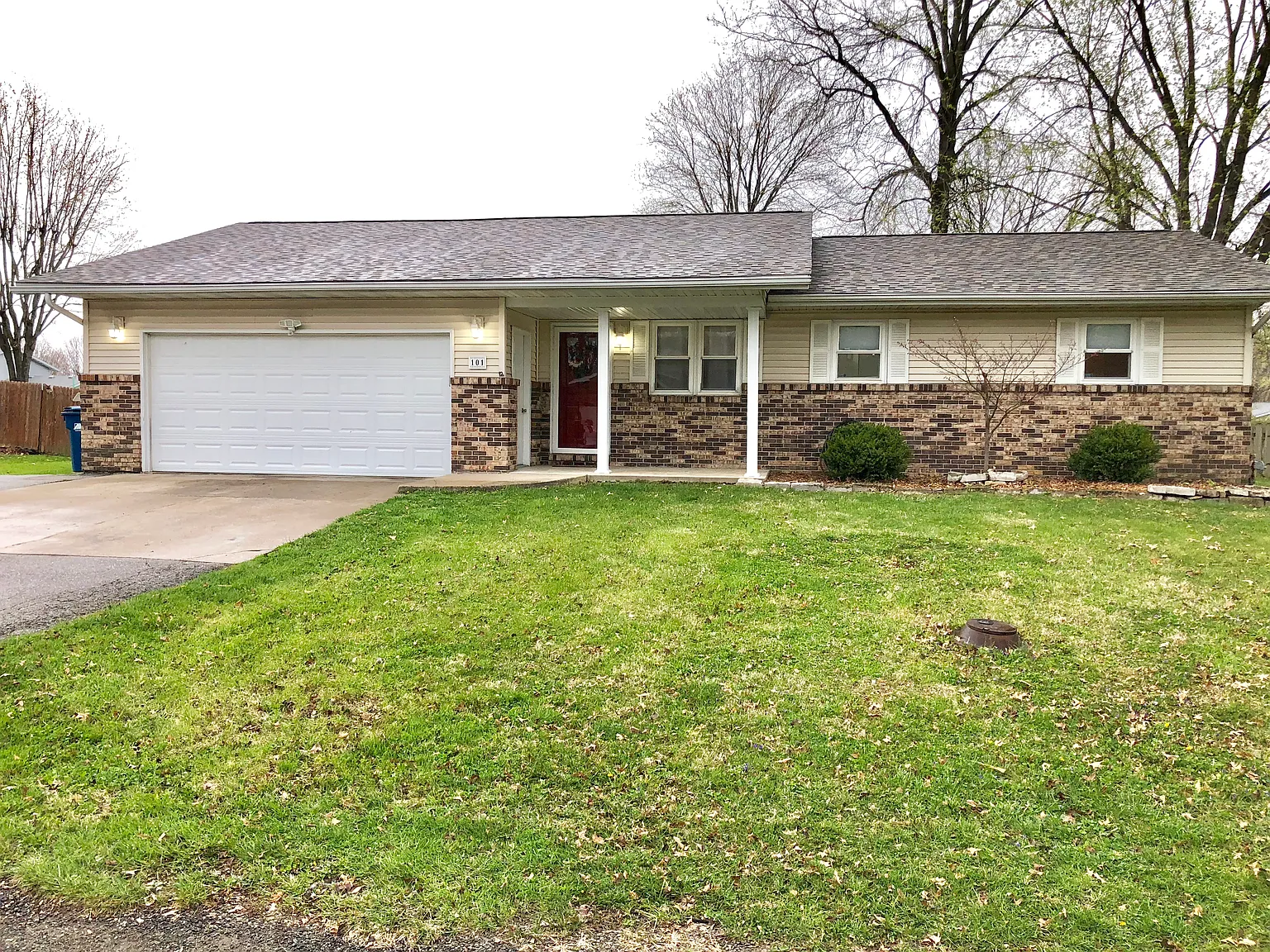 101 James Dr photo 1
