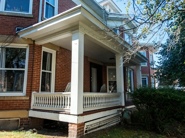 27 N College St, Athens, OH 45701