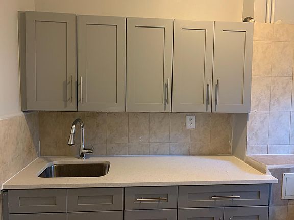3rd image of 907 Avenue Saint John #2E
