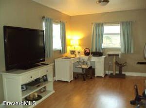 2nd image of 250 Lauren Ct E