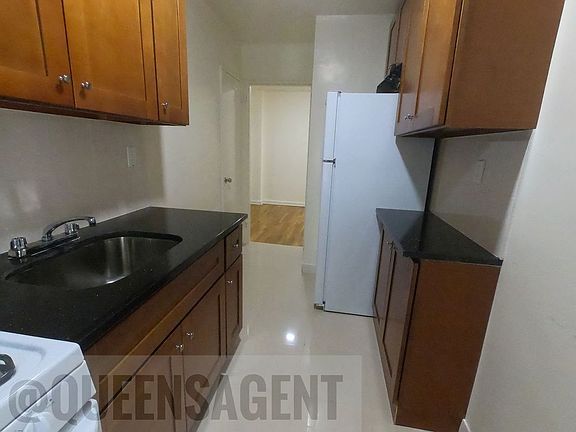 3rd image of 14018 Burden Cres APT 302