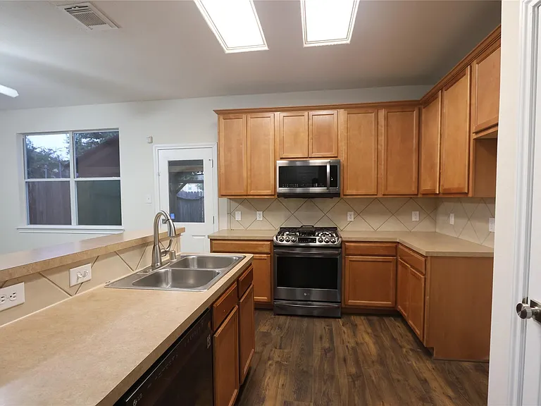 14407 Birch Knoll Ln — Photo 7