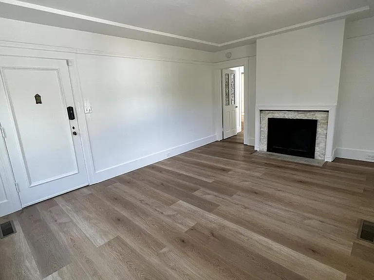 1305 California Dr — Photo 3