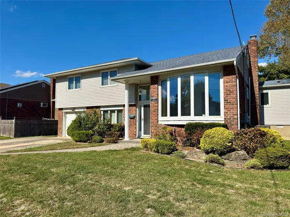 316 Violet Street, Massapequa Park, NY 11762