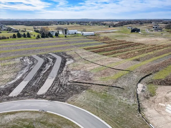 W275N6227 SERENITY DRIVE #Lt66, Merton, WI 53056