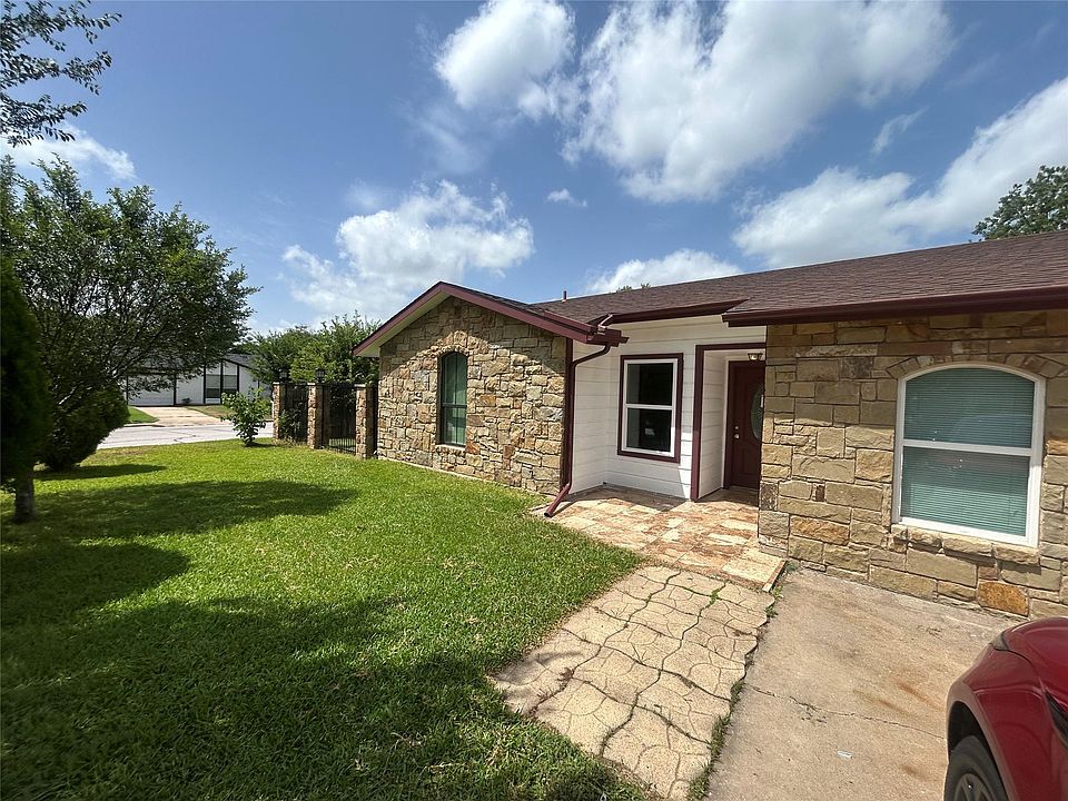 1st image of 1909 Heathwood Cir
