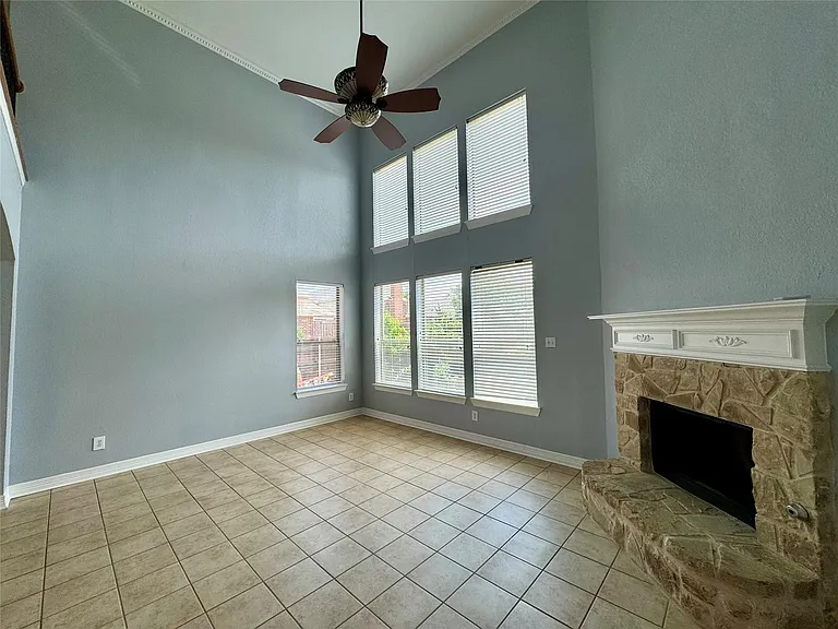4405 Brighton Dr — Photo 4