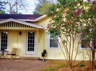 436 Deerfield Rd, Pomfret Center, CT 06259