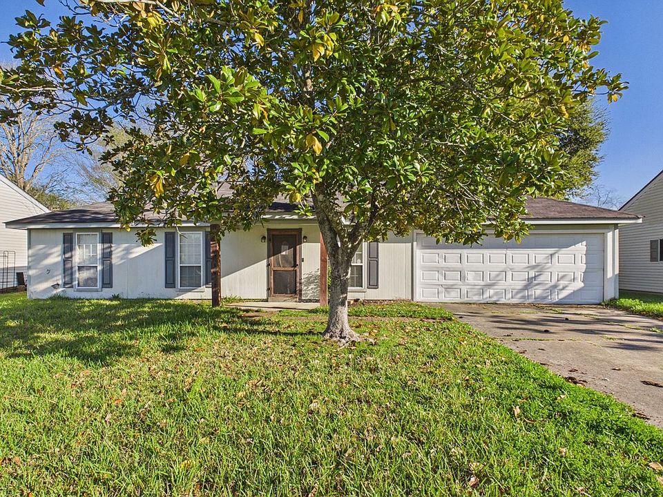 1st image of 303 Breton Dr