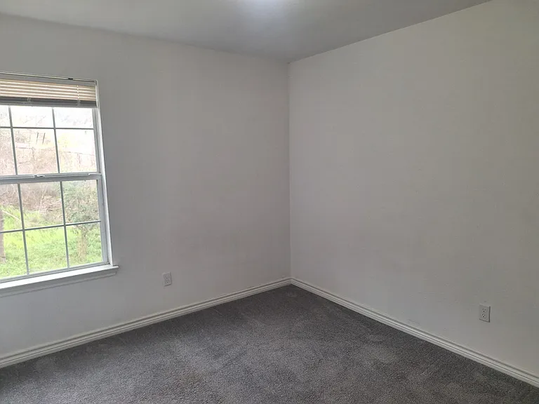 2621 Lee Ave — Photo 19