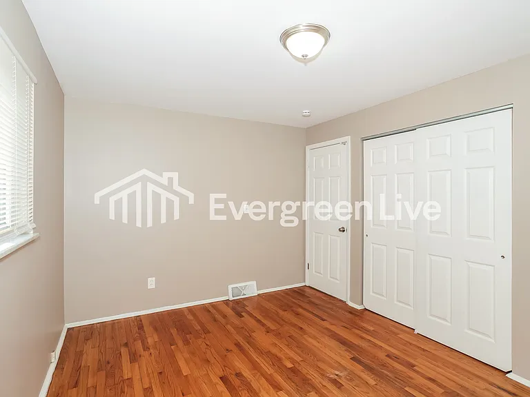 1135 Wendover Ct — Photo 10