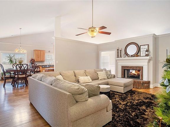 4th image of 3735 Butler Springs Dr