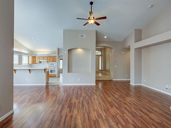 5th image of 2898 E Pryor Dr
