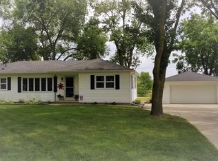1028 Cherrywood Dr, Cedar Falls, IA 50613