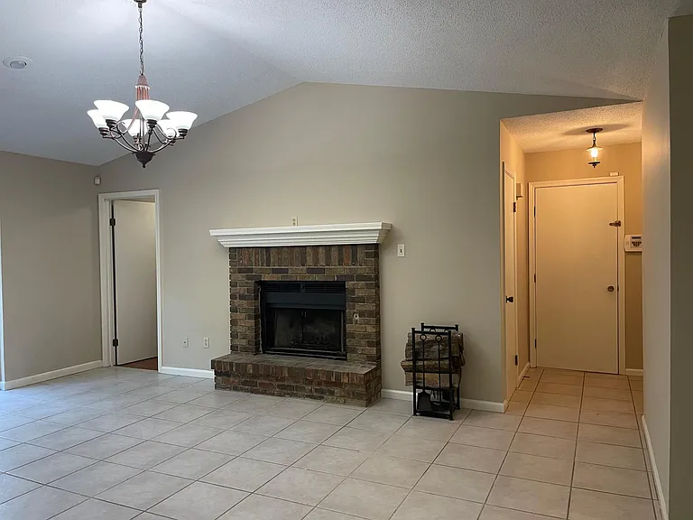 55 Point West Cir — Photo 2