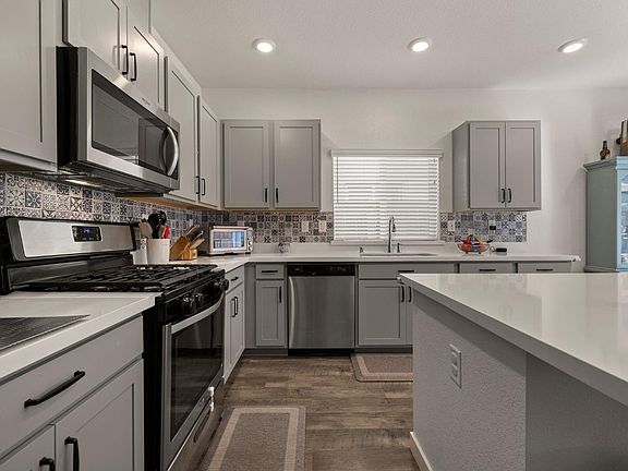 4th image of 3157 Hancock St