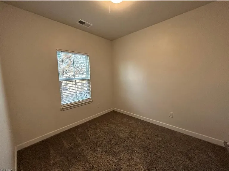 537 Westport St — Photo 10