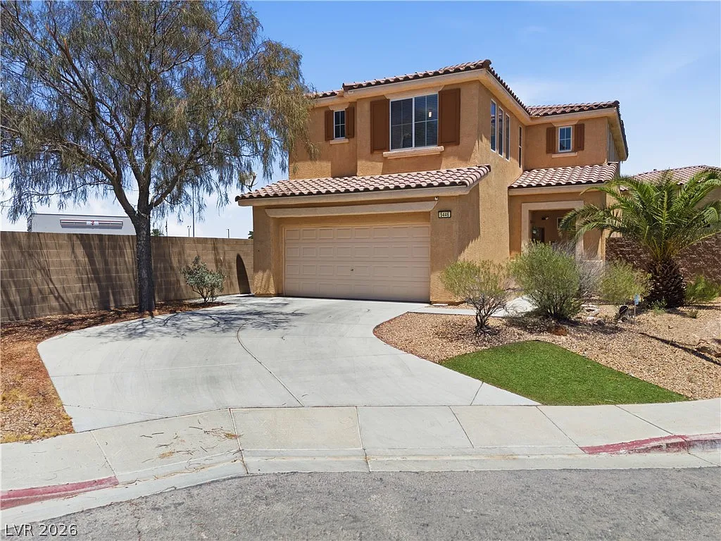 4 bed, 2.5 bath, 2460 sqft, $2,500 — Photo 2