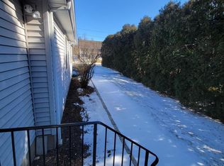 14 Green Field Ln, North Haven, CT 06473