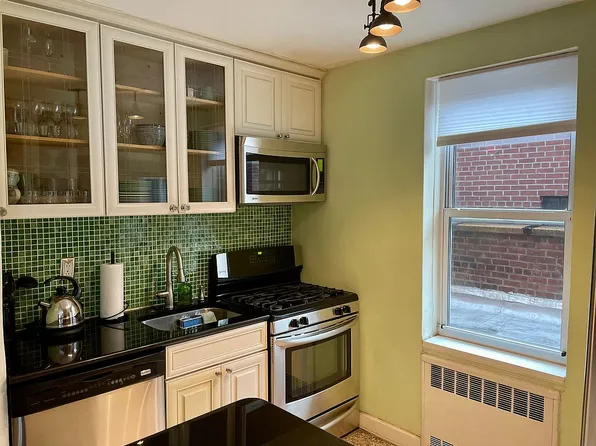 33-15 81st St #1D, Queens, NY 11372