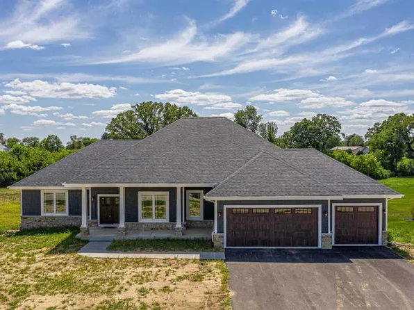 7868 Hidden Creek Ln, Roscoe, IL 61073