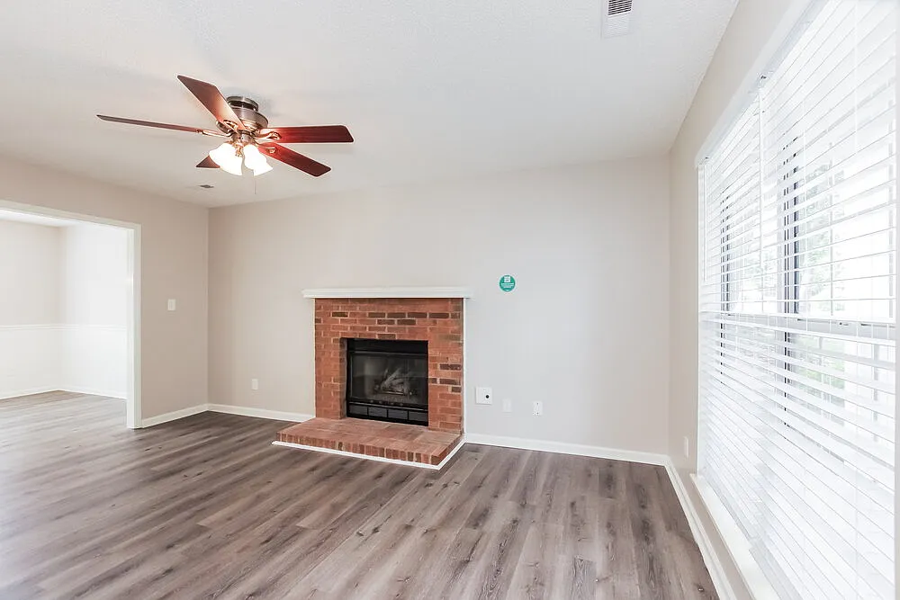 3 bed, 2.5 bath, 1441 sqft, $1,955 — Photo 4