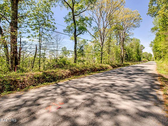 3rd image of 555 Oak Grove Rd