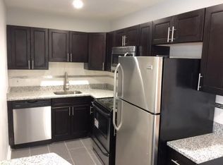 6800 N Ridge Blvd #203, Chicago, IL 60645