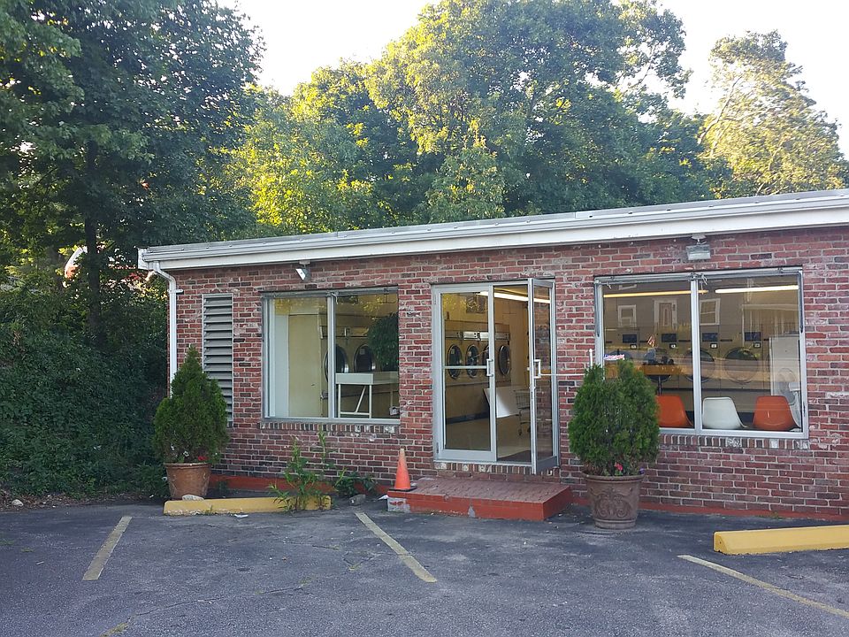 2nd image of 896 Washington St #0