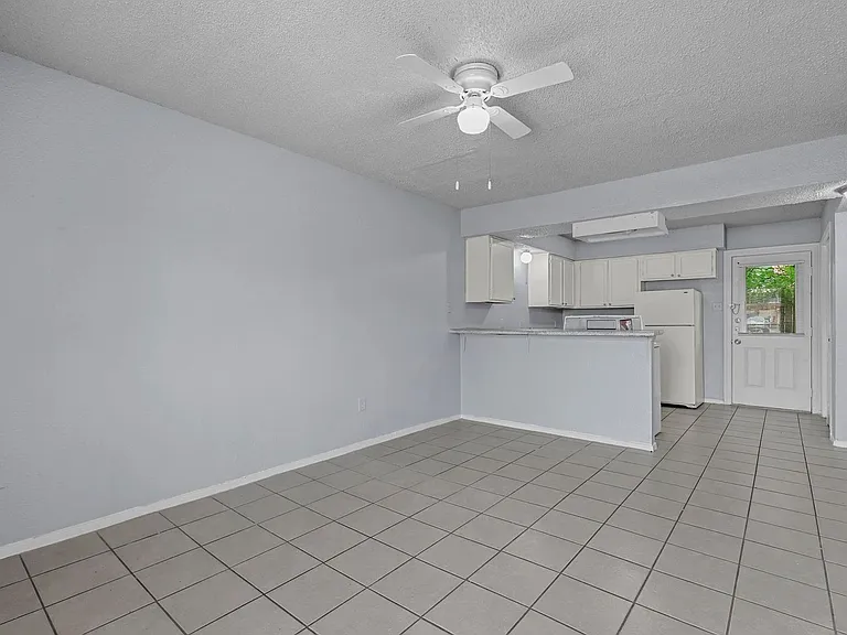 302 N Race St — Photo 6