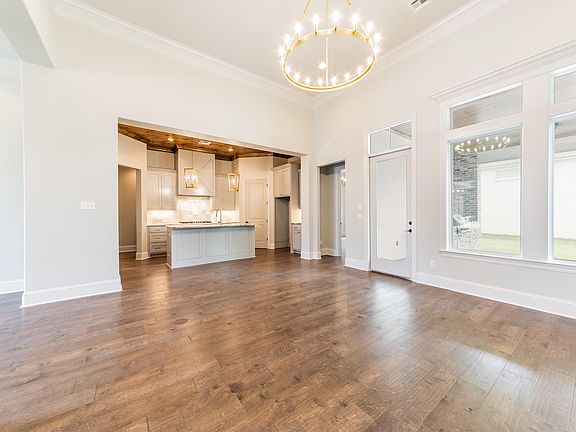 3rd image of 207 Fawn Crest Dr