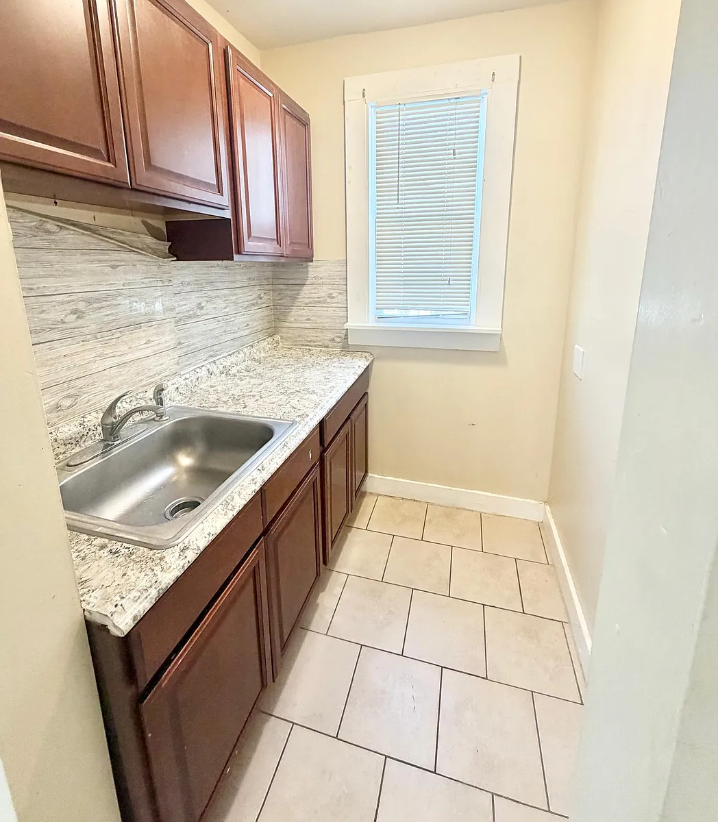Building Photo - 327 Bassett St #2