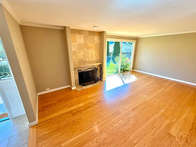 16915 NE 22nd Pl — Photo 3