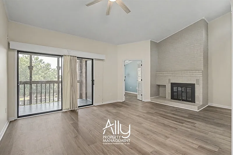 1 bed, 1.0 bath, 890 sqft, $1,675 — Photo 2