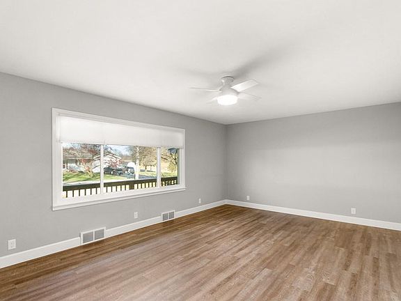 3rd image of 429 Beechwood Dr