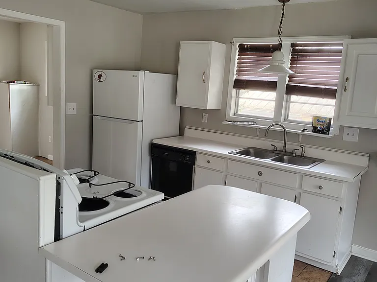 1604 Sherrod Ave — Photo 3