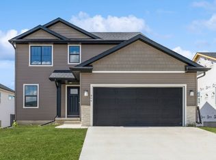 406 NE Country Meadow Dr, Ankeny, IA 50021
