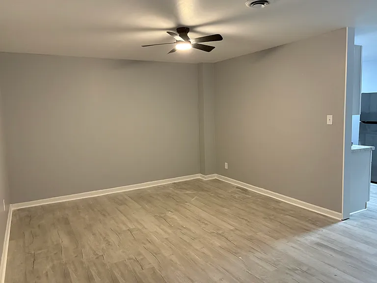 7004 Warwick Blvd — Photo 6