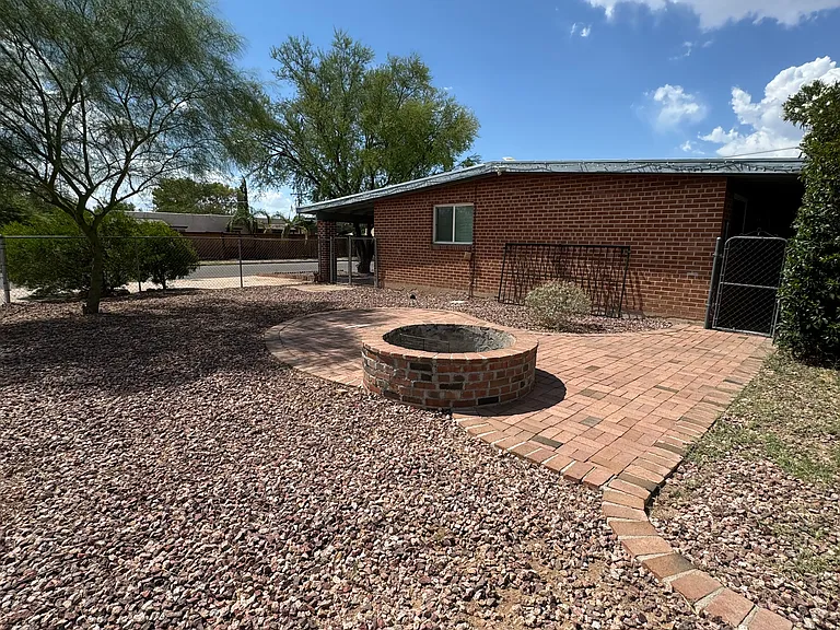 1803 E Miles St — Photo 23