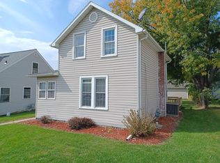 3108 Cleveland St, Clinton, IA 52732