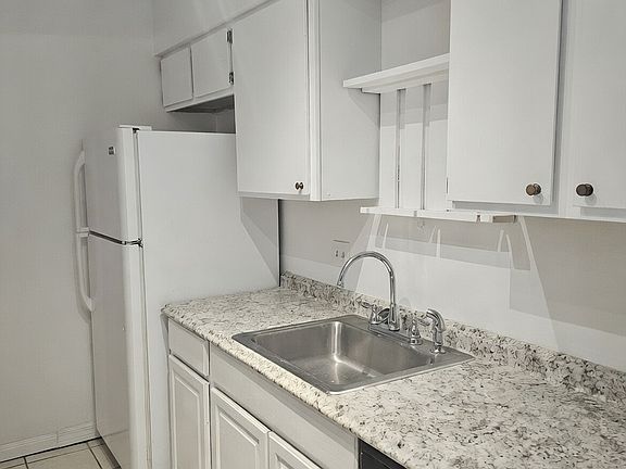 4th image of 144 Saint Croix Dr